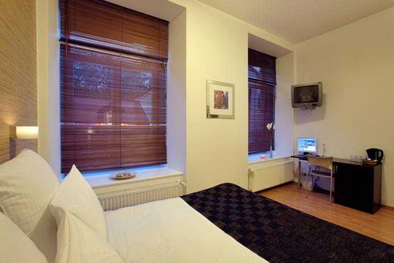 The Von Stackelberg 4*